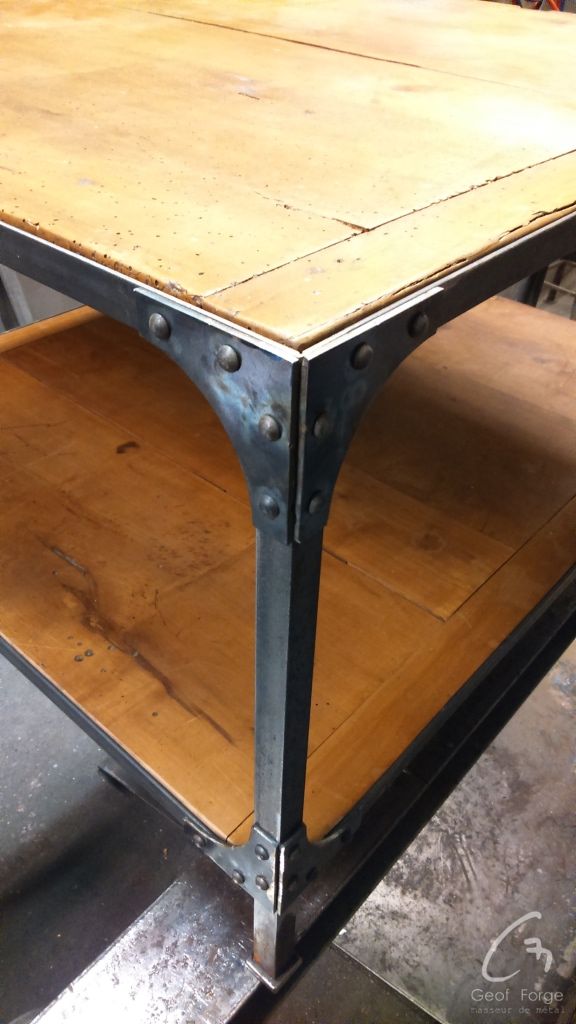 www.masseur-metal.fr - Geoffroy Weibel forgeron d'art, forge et metallerie contemporaine Strasbourg - table basse rivet eiffel (5)